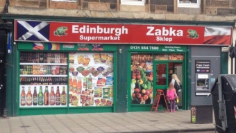 Polski sklep „Żabka” w Edynburgu