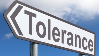 Ksiądz Rajewski o tolerancji: Jesteś za czy przeciw?