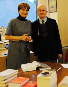 Andrzej Dobosz literat i erudyta wraz z Dobrosławą Platt, dyrektorem Biblioteki Polskiej w Londynie