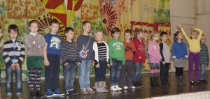 Uczniowie z klasy pierwszej "a" podczas próby przed ślubowaniem/ Fot. Małgorzata Bugaj-Martynowska